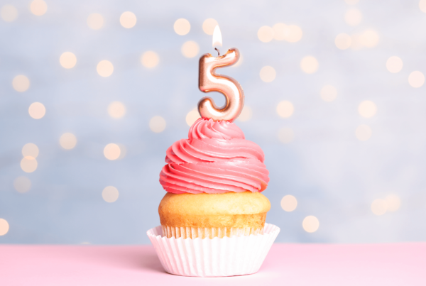 5th anniversary/birthday cupcake with festive lighting